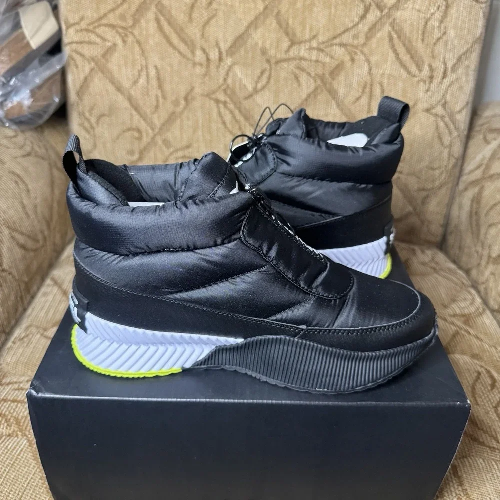 SOREL Out N About III PUFFY‎ Zipper Sneaker Boots Black/White Size 7.5, EU 38.5